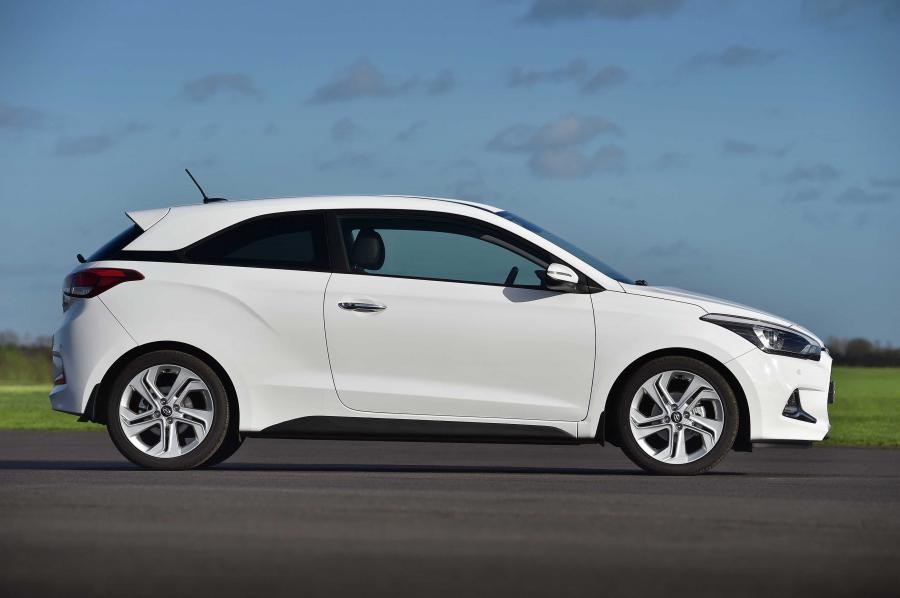  Hyundai i20 Coupe 2015 года  (UK) (фото 30 из 30)